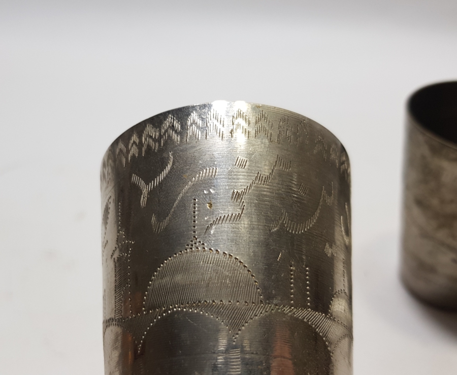 ÜZERİ ÇİNTEMANİ İŞÇİLİKLİ İKİ ADET ANTİKA ŞERBET BARDAĞI