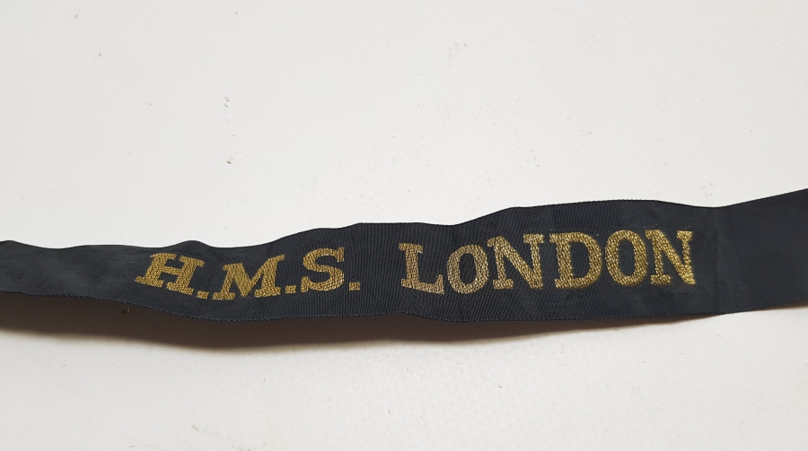 HMS LONDON'A AİT MÜRETTEBATTAN BİR ASKERİN ŞAPKA KURDELASI