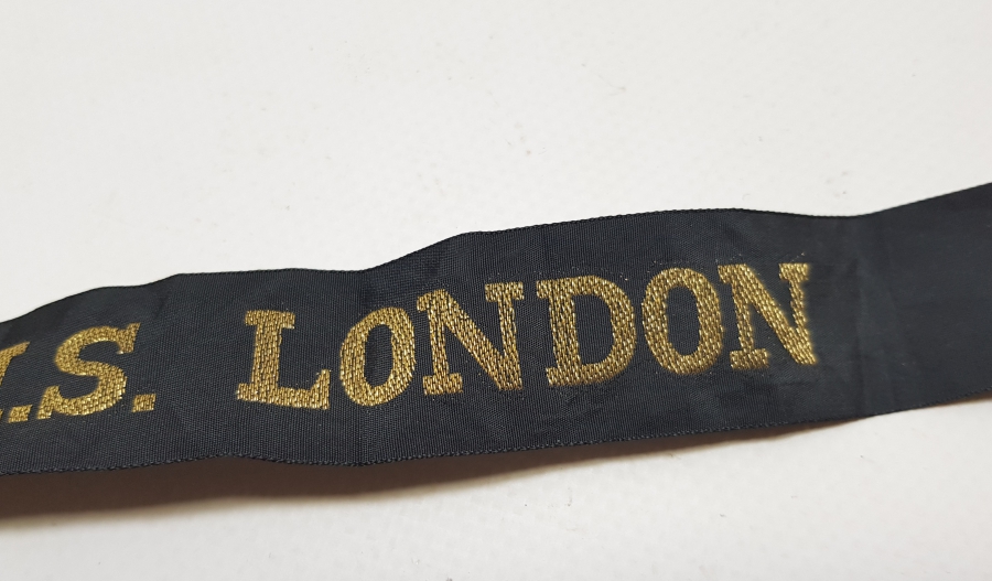 HMS LONDON'A AİT MÜRETTEBATTAN BİR ASKERİN ŞAPKA KURDELASI