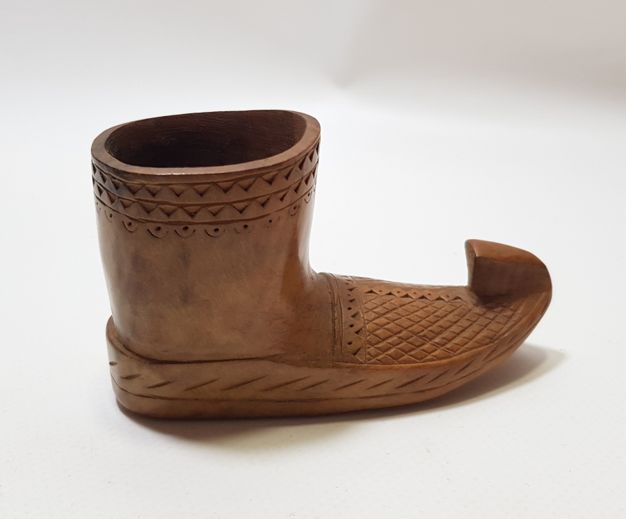 ÜZERİ İŞLEMELİ ÇARIK FORMUNDA YAPILMIŞ OSMANLI DÖNEMİ AHŞAP HOKKA