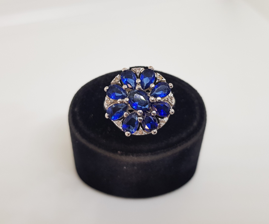 SAFİR VE PIRLANTA TAŞLI GÜNEŞ MODELİ YÜZÜK