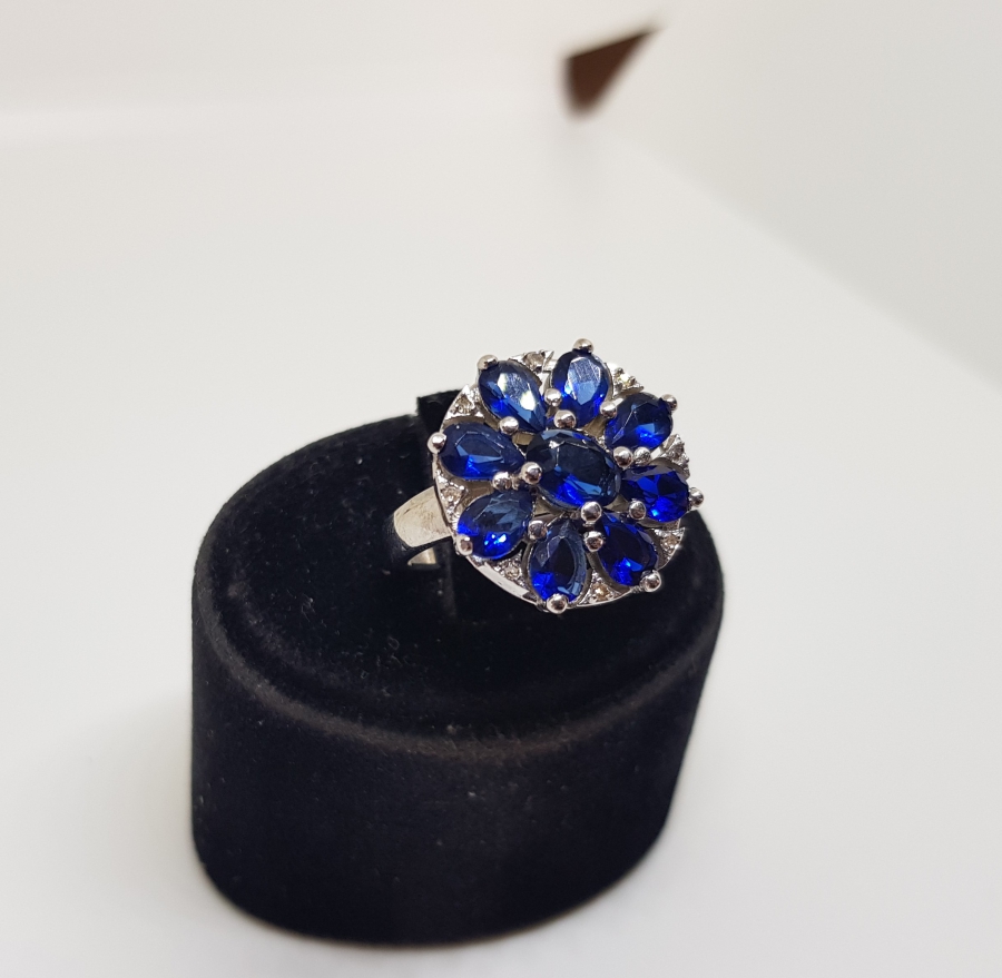 SAFİR VE PIRLANTA TAŞLI GÜNEŞ MODELİ YÜZÜK