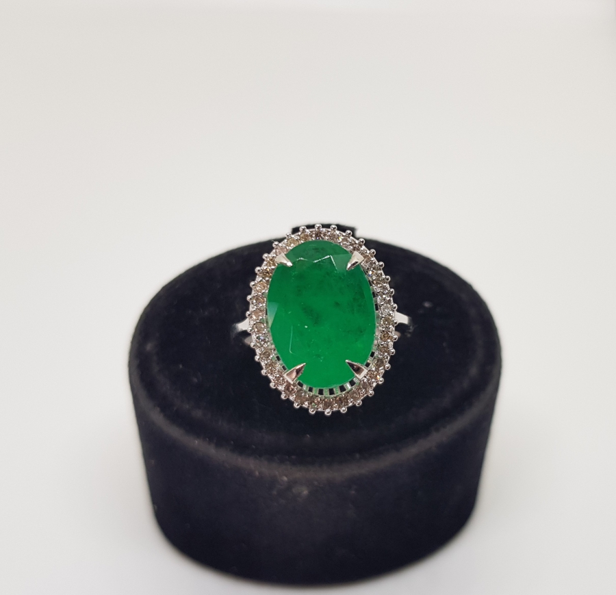 ZÜMRÜT VE PIRLANTA TAŞLI HÜRREM MODEL YÜZÜK