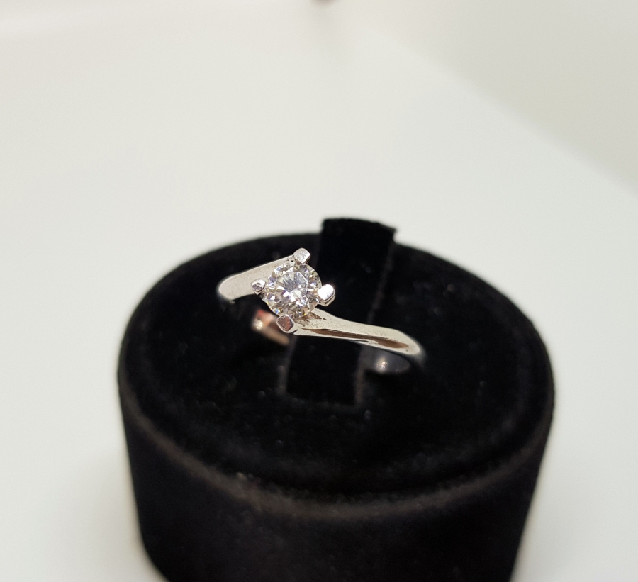 TEKTAŞ PIRLANTA YÜZÜK