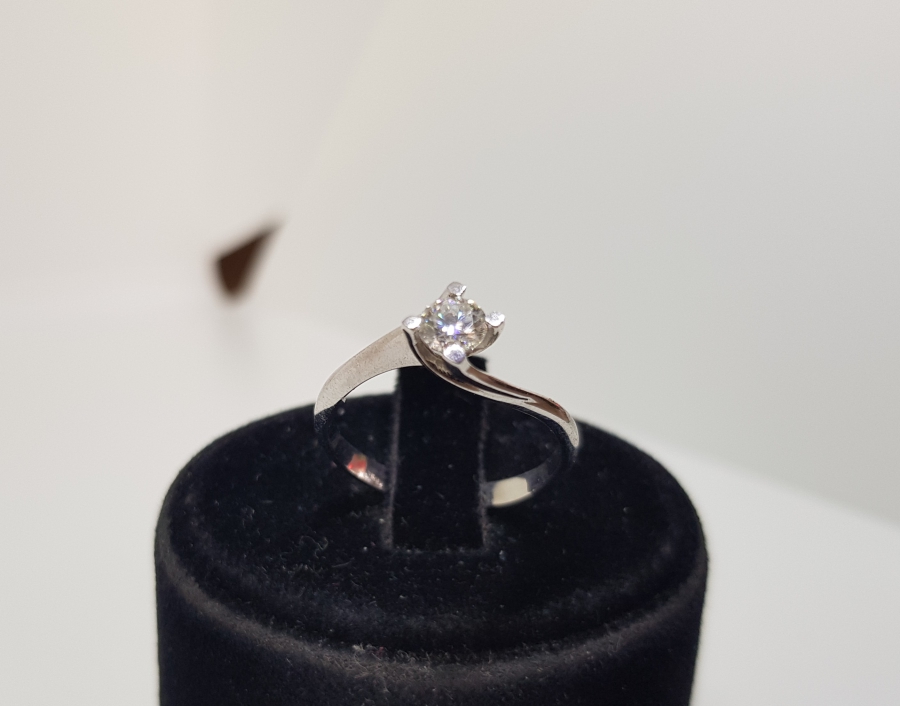 TEKTAŞ PIRLANTA YÜZÜK