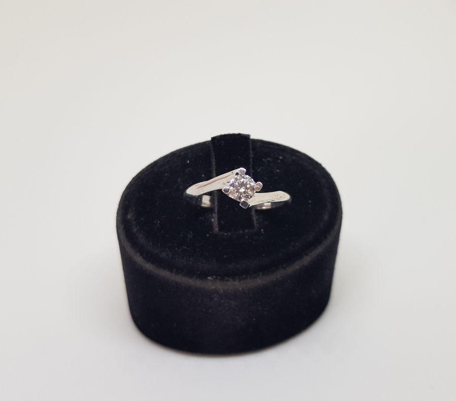 TEKTAŞ PIRLANTA YÜZÜK