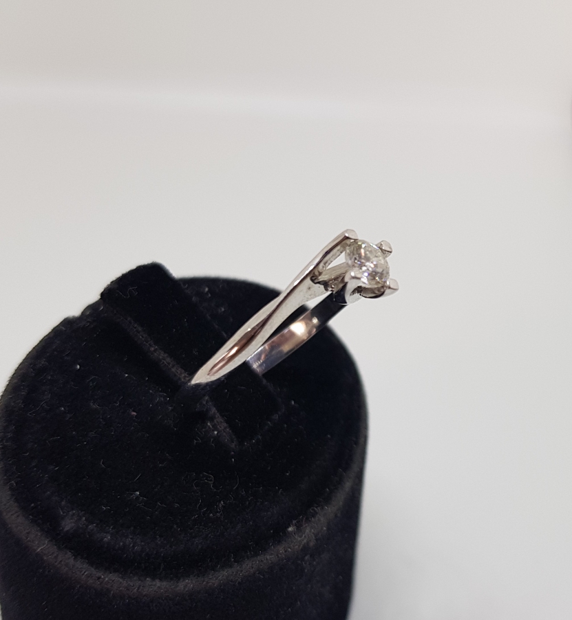 TEKTAŞ PIRLANTA YÜZÜK