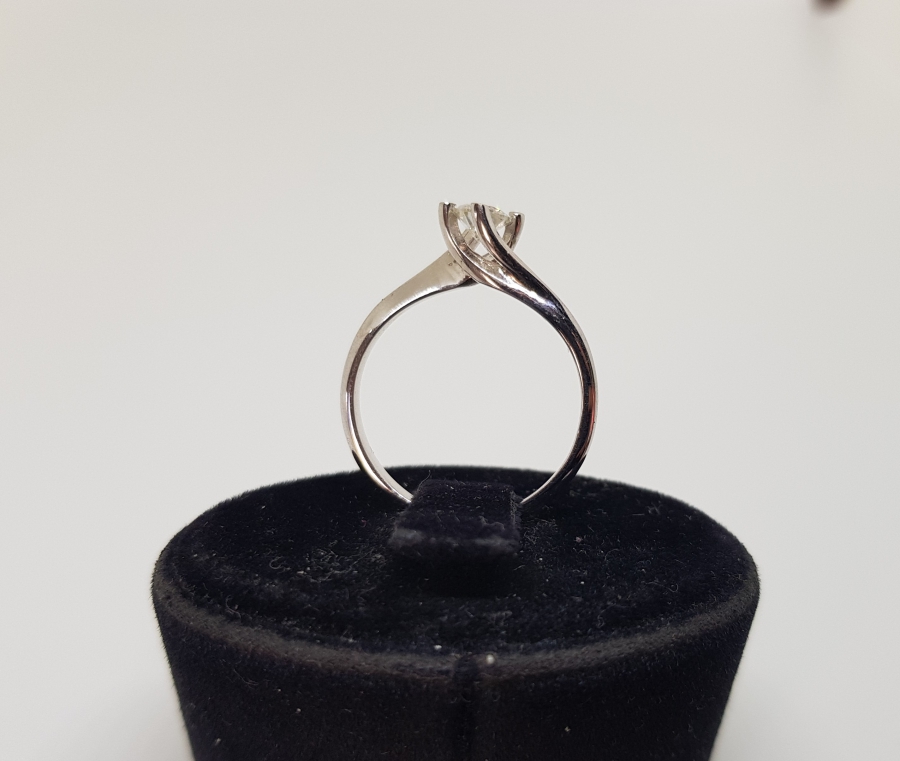 TEKTAŞ PIRLANTA YÜZÜK