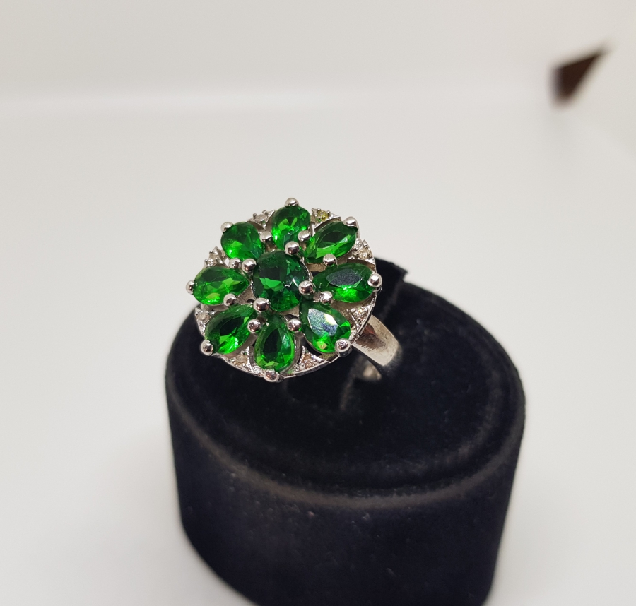 ZÜMRÜT VE PIRLANTA TAŞLI GÜNEŞ MODEL YÜZÜK