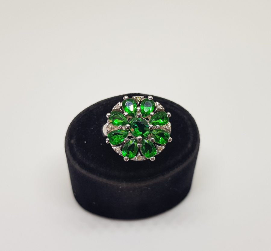 ZÜMRÜT VE PIRLANTA TAŞLI GÜNEŞ MODEL YÜZÜK