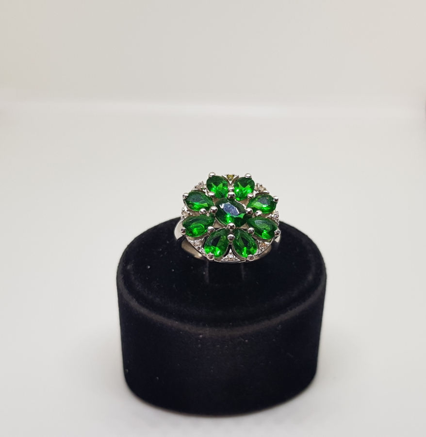 ZÜMRÜT VE PIRLANTA TAŞLI GÜNEŞ MODEL YÜZÜK