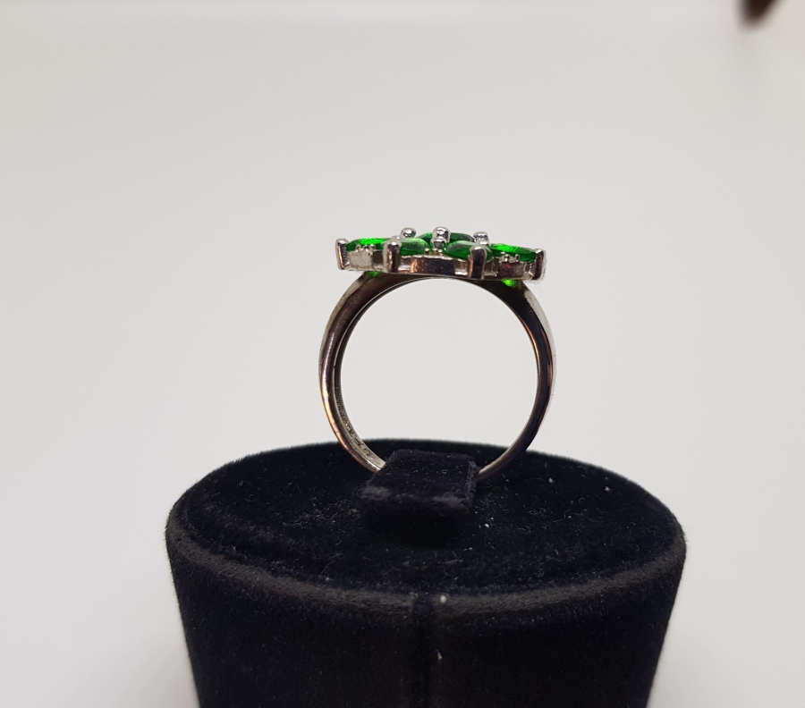 ZÜMRÜT VE PIRLANTA TAŞLI GÜNEŞ MODEL YÜZÜK