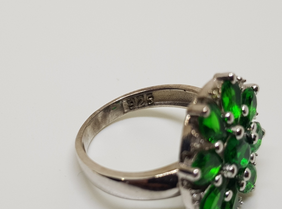 ZÜMRÜT VE PIRLANTA TAŞLI GÜNEŞ MODEL YÜZÜK