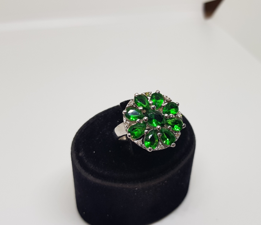 ZÜMRÜT VE PIRLANTA TAŞLI GÜNEŞ MODEL YÜZÜK