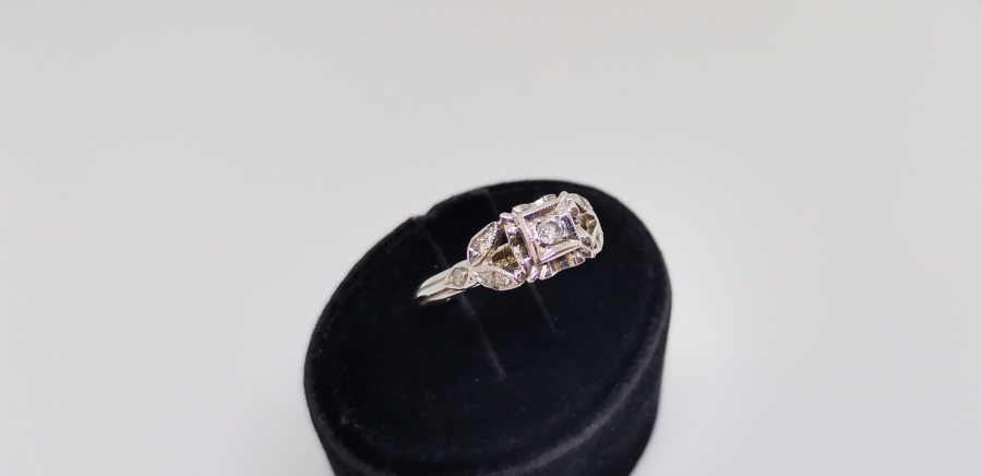 KARE MODEL PIRLANTA TAŞLI YÜZÜK