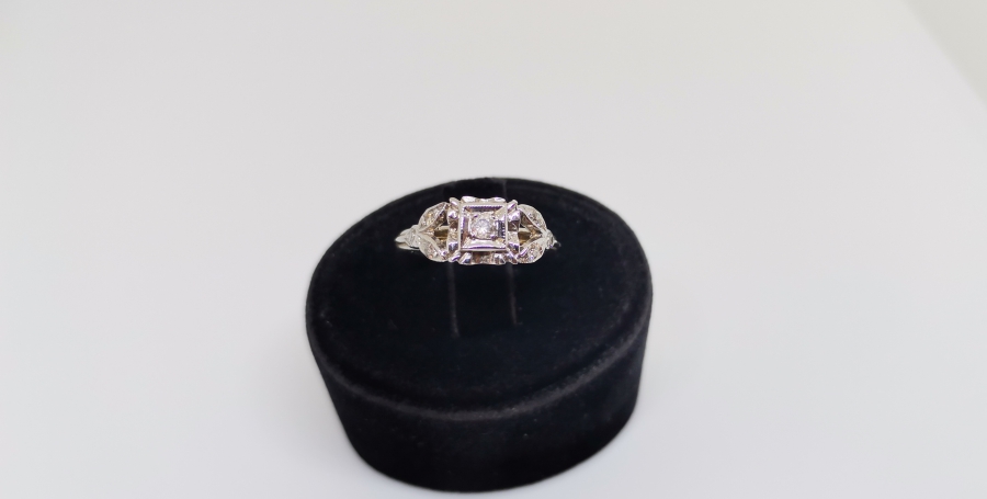 KARE MODEL PIRLANTA TAŞLI YÜZÜK