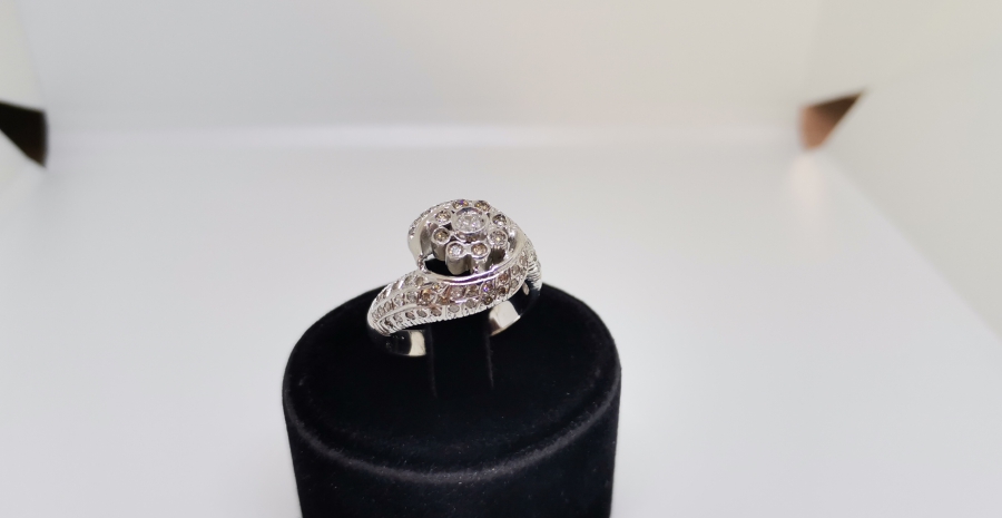 PIRLANTA TAŞLI SALYANGOZ MODELİ YÜZÜK