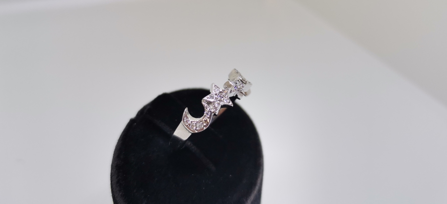 AY VE YILDIZLARLA DEKORLU PIRLANTA TAŞLI YÜZÜK