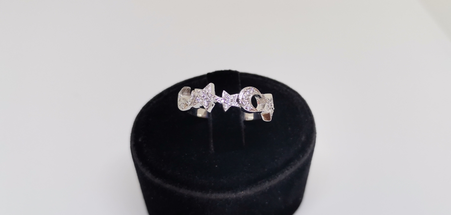 AY VE YILDIZLARLA DEKORLU PIRLANTA TAŞLI YÜZÜK