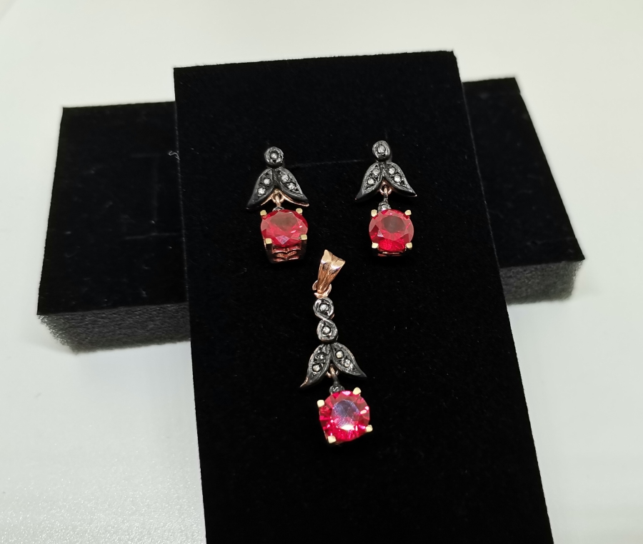 ELMAS VE GARNET TAŞLI KOLYE KÜPE TAKIMI