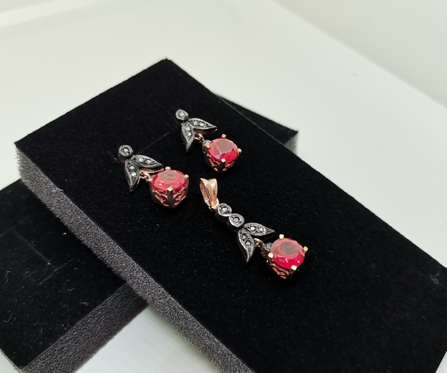 ELMAS VE GARNET TAŞLI KOLYE KÜPE TAKIMI