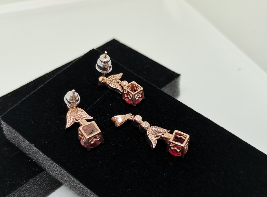 ELMAS VE GARNET TAŞLI KOLYE KÜPE TAKIMI