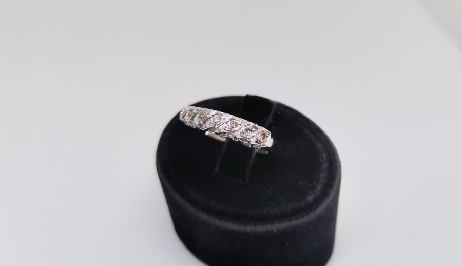 YEDİ TAŞ MODEL PIRLANTA YÜZÜK