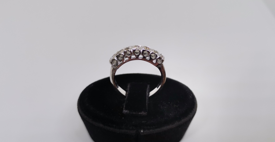 YEDİ TAŞ MODEL PIRLANTA YÜZÜK