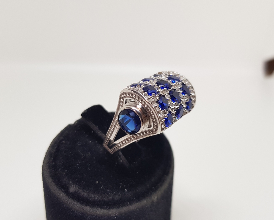 MÜHRE MODEL SAFİR VE PIRLANTA TAŞLI YÜZÜK