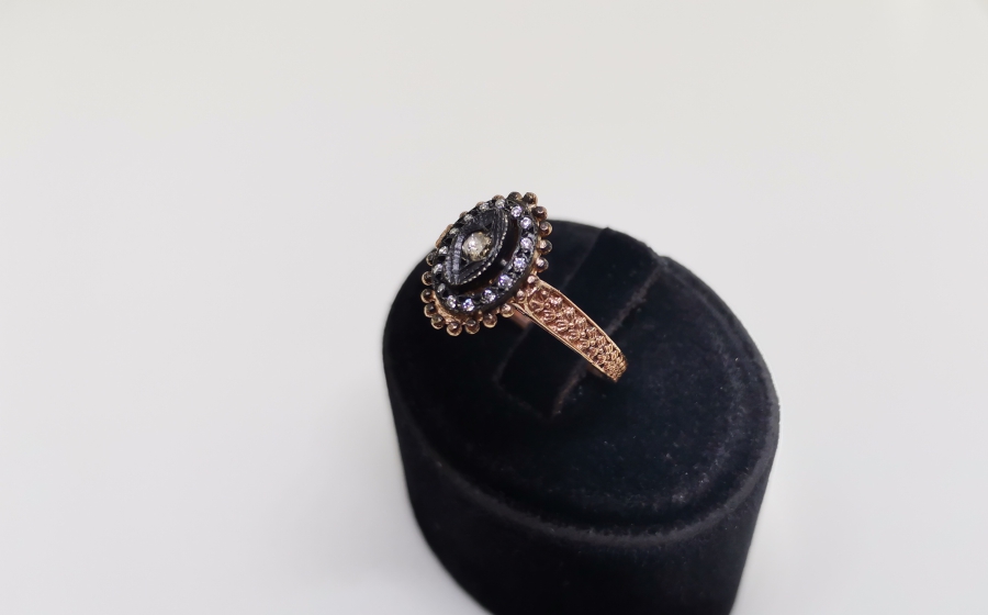 MEKİK MODELİ ELMAS TAŞLARLA SÜSLÜ YÜZÜK