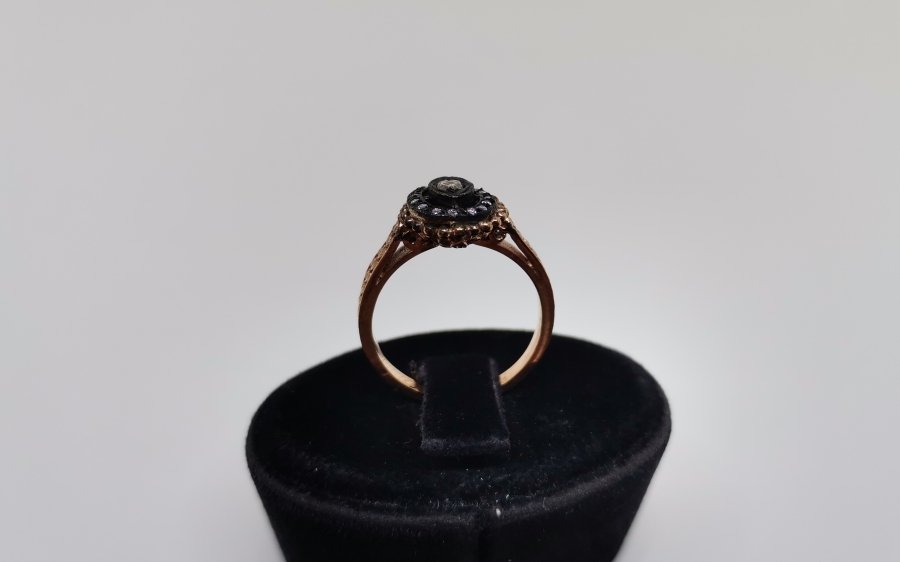 MEKİK MODELİ ELMAS TAŞLARLA SÜSLÜ YÜZÜK