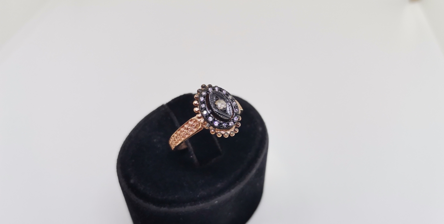 MEKİK MODELİ ELMAS TAŞLARLA SÜSLÜ YÜZÜK