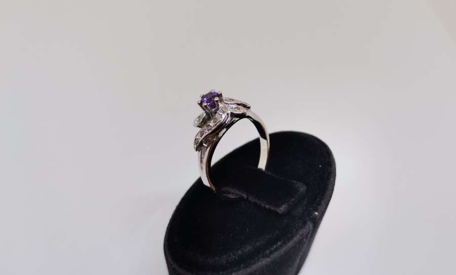 AMETİST VE PIRLANTA TAŞLI YAPRAKLI MODEL YÜZÜK