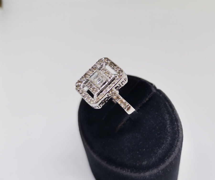 PIRLANTA TAŞLI BAGET YÜZÜK