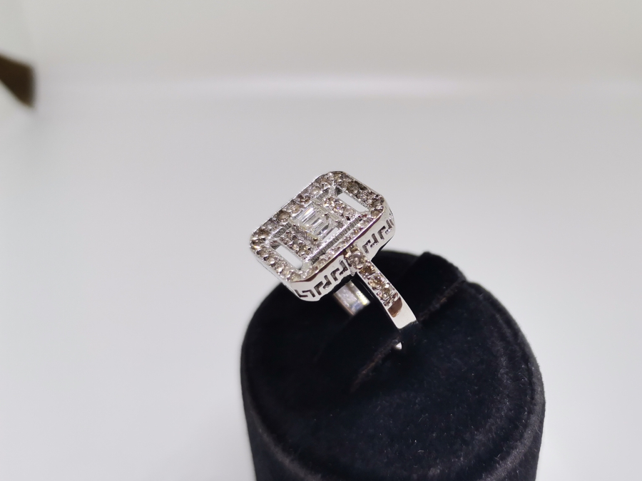 PIRLANTA TAŞLI BAGET YÜZÜK