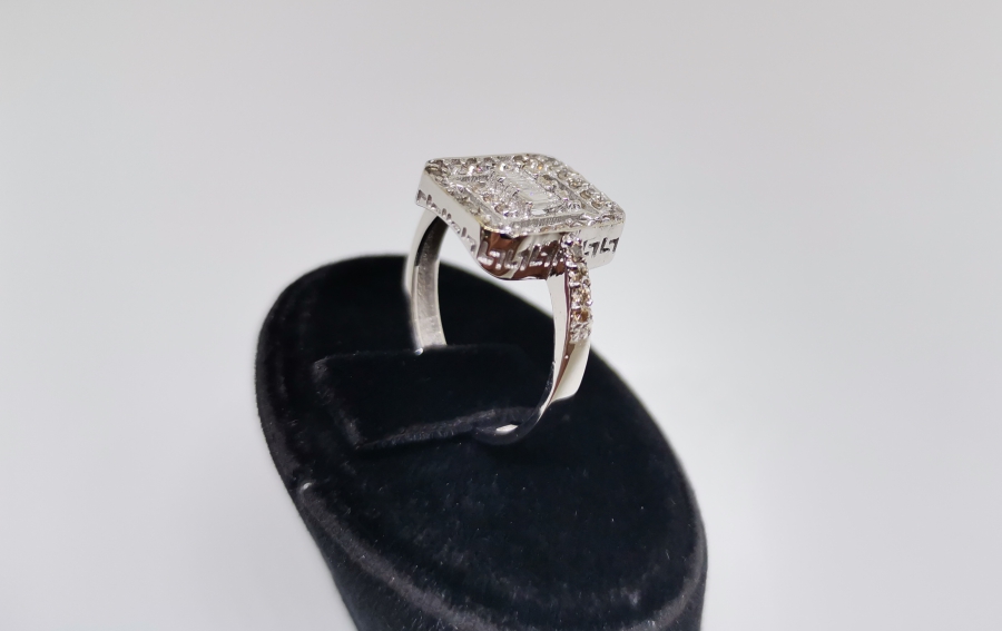 PIRLANTA TAŞLI BAGET YÜZÜK