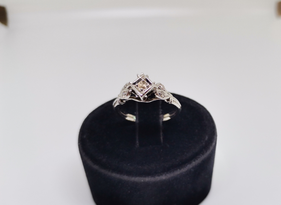 PIRLANTA TAŞLI GEOMETRİK MODEL YÜZÜK