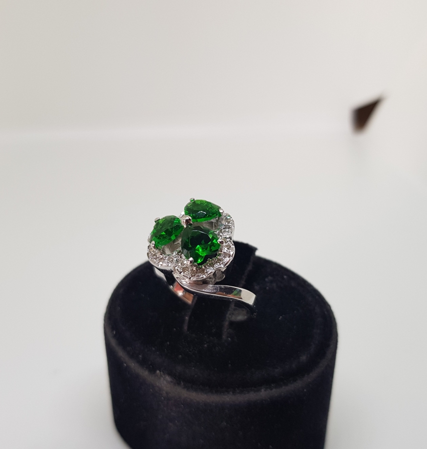 ZÜMRÜT VE PIRLANTA TAŞLI GONCA MODEL YÜZÜK