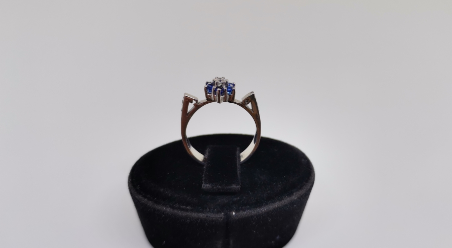 SAFİR VE PIRLANTA TAŞLI YILDIZ MODEL YÜZÜK