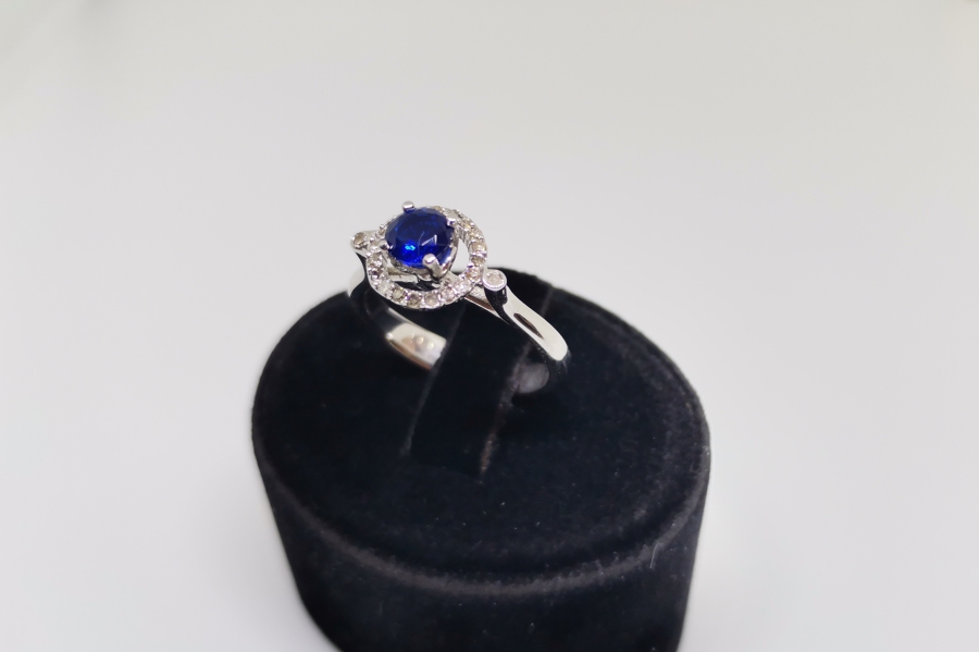 SAFİR VE PIRLANTA TAŞLI OVAL MODEL YÜZÜK