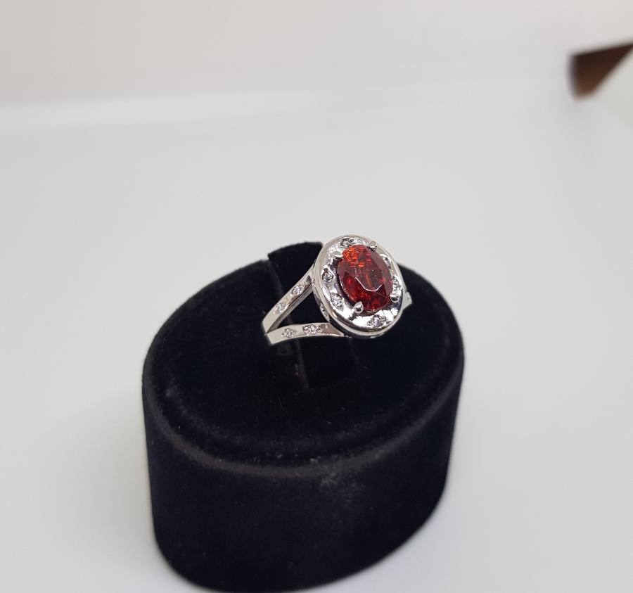 GARNET VE PIRLANTA TAŞLI DİVANHANE MODELİ YÜZÜK