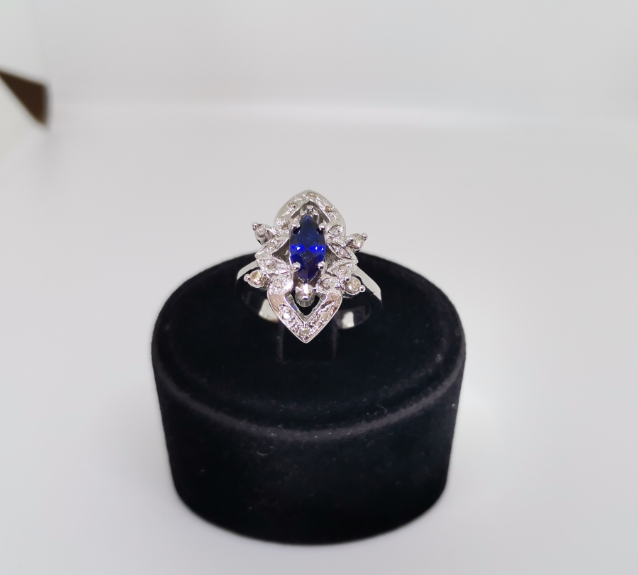 SAFİR VE PIRLANTA TAŞLI MEKİK MODEL YÜZÜK