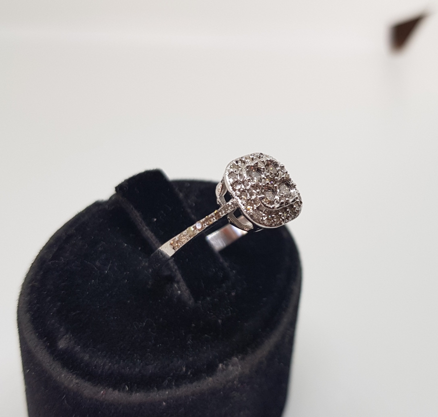 KARE MODELİ PIRLANTA TAŞLI YÜZÜK