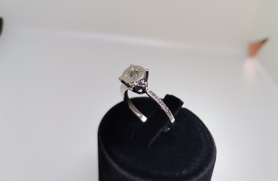 YILDIZ FORMUNDA TEKTA PIRLANTA YÜZÜK