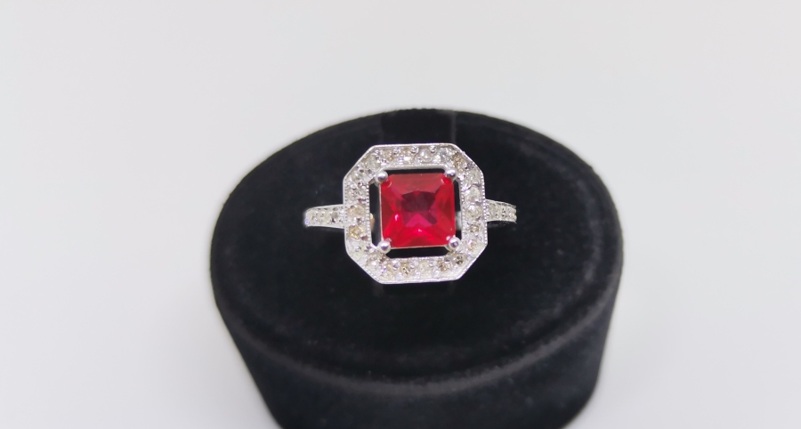 YAKUT VE PILANTA TAŞLI TAM BAGET MODELİ YÜZÜK