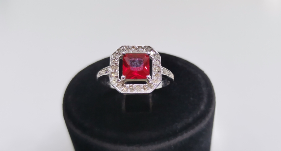 YAKUT VE PILANTA TAŞLI TAM BAGET MODELİ YÜZÜK