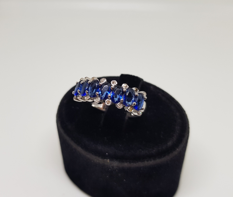 PIRLANTA VE SAFİR TAŞLI YEDİTAŞ MODELİ YÜZÜK