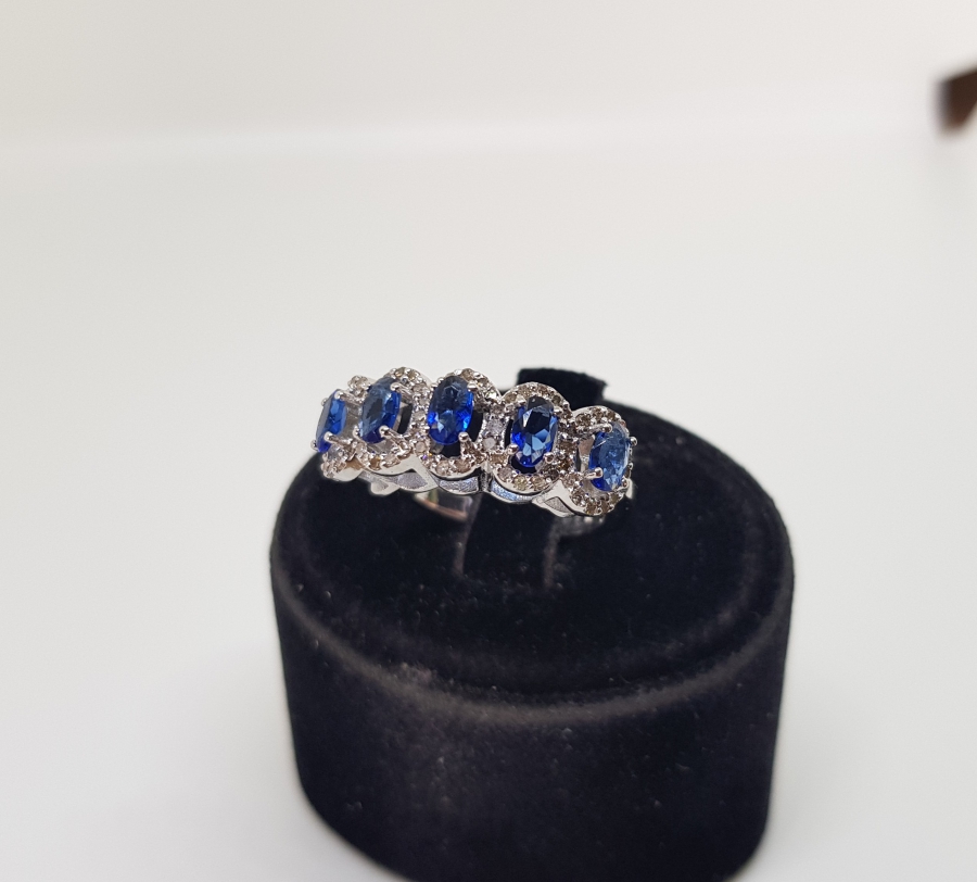 SAFİR VE PIRLANTA TAŞLI YARIM TAMTUR MODEL YÜZÜK