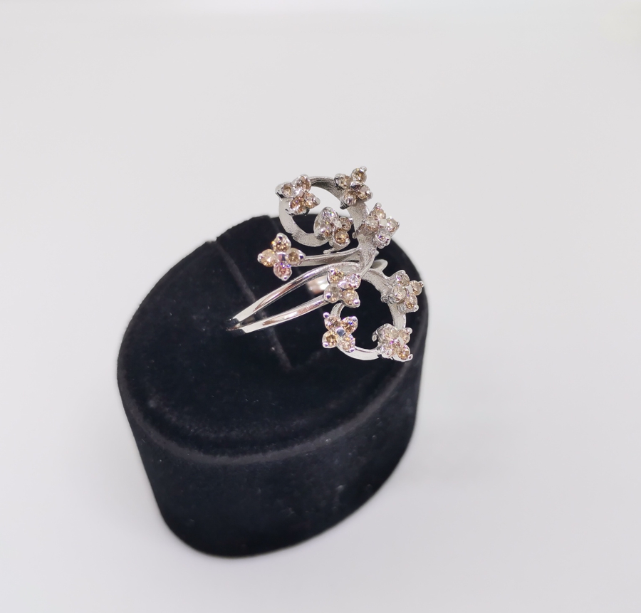 SARMAŞIK DALI MODELİ PIRLANTA TAŞLI YÜZÜK