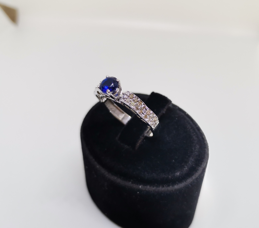 SAFİR VE PIRLANTA TAŞLI YARASA MODELİ YÜZÜK